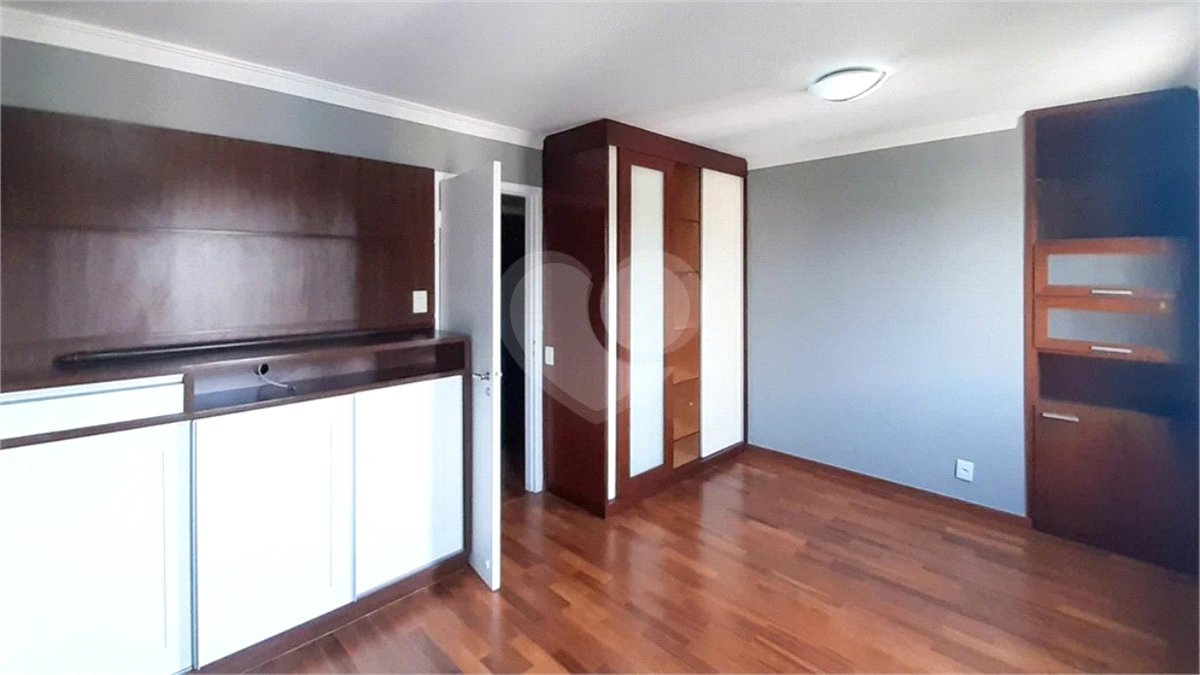 Apartamento para alugar com 3 quartos, sendo 1 suíte, em Alto da Boa Vista, São Paulo, SP