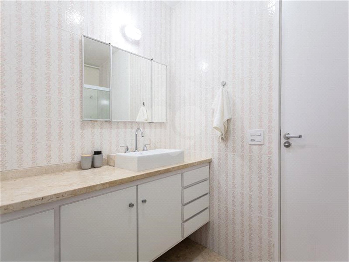 Apartamento à venda com 4 quartos, sendo 1 suíte, em Vila Olímpia, São Paulo, SP