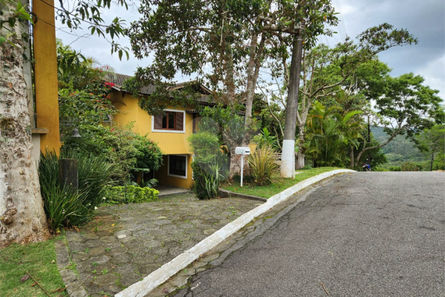 Casa à venda com 5 suítes no condomínio Suíça da Cantareira, Mairiporã - SP