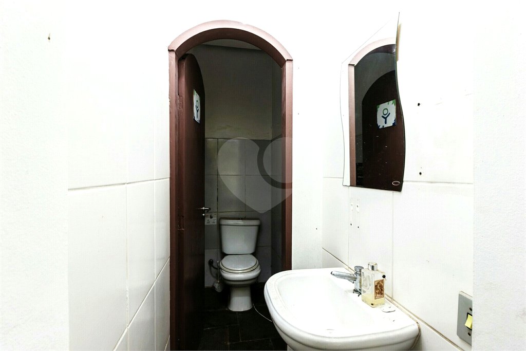 Casa à venda com 4 quartos, sendo 1 suíte, em Jardim das Bandeiras, São Paulo, SP