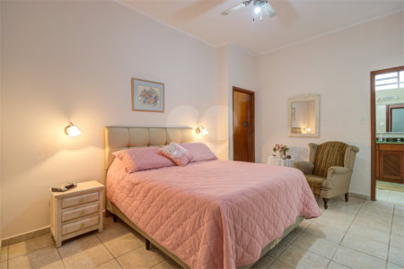Casa à venda com 3 quartos, sendo 1 suíte, em Alto da Boa Vista, São Paulo, SP
