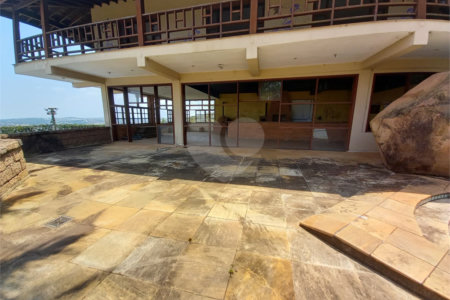Casa à venda com 14 quartos, sendo 10 suítes, no condomínio Rua do Observatorio 2270, Vinhedo - SP