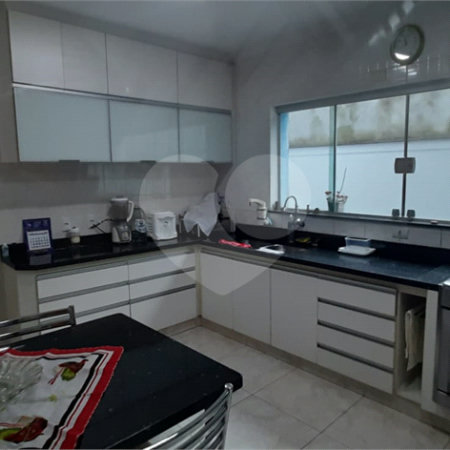 Sobrado à venda com 4 quartos, sendo 1 suíte, em Vila Lúcia, São Paulo, SP