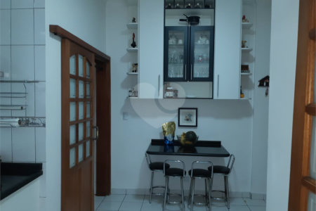 Apartamento à venda com 3 quartos, sendo 2 suítes, em Pinheiros, São Paulo, SP