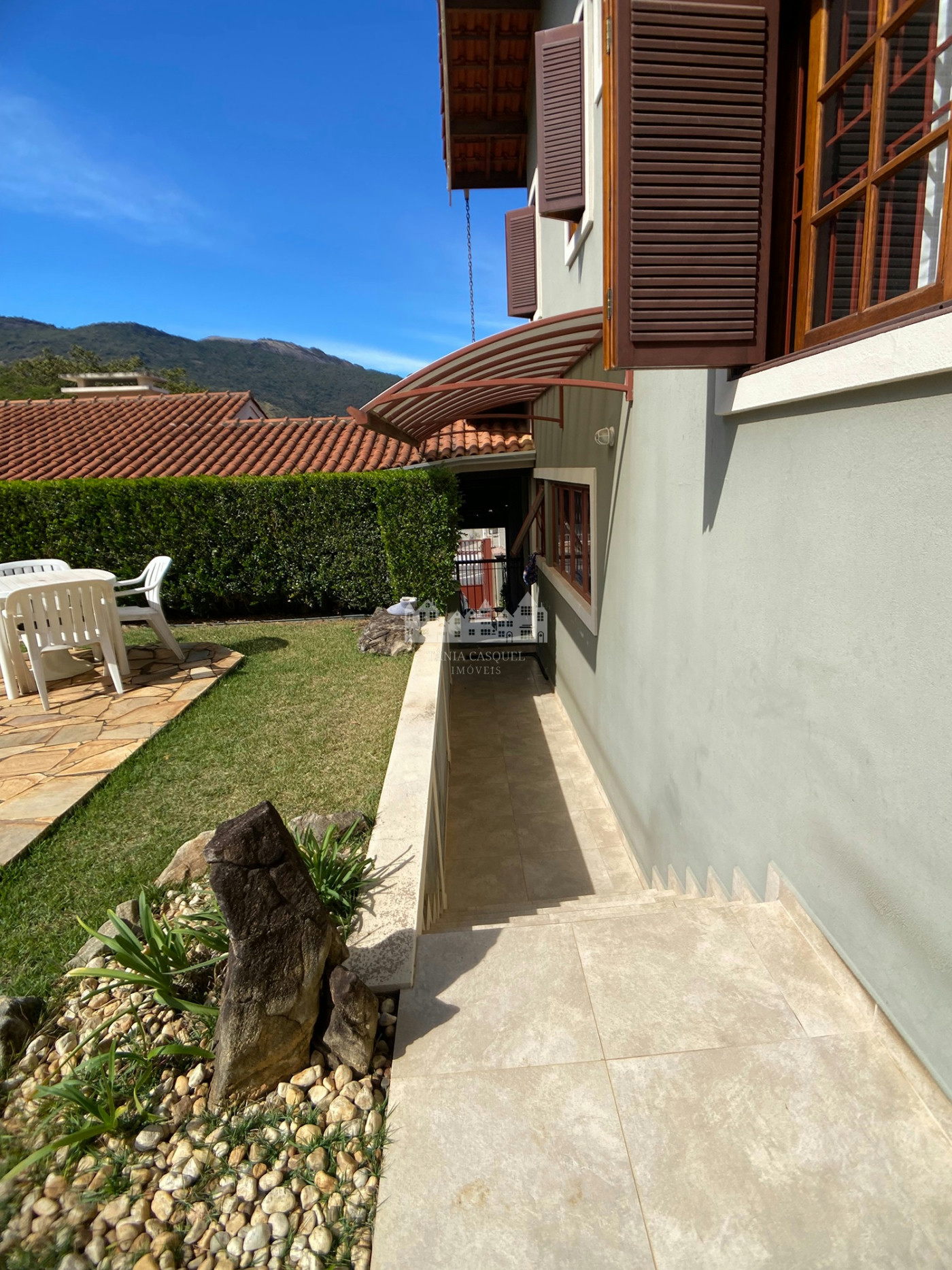 Casa à venda com 3 quartos, sendo 1 suíte, com vista deslumbrante em Recreio Maristela, Atibaia