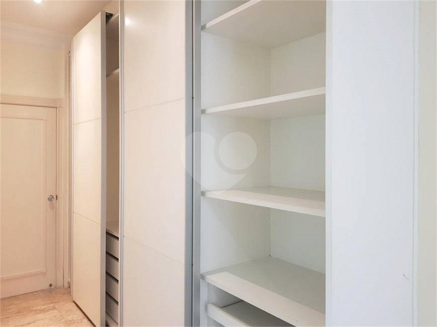 Casa à venda com 4 suítes no condomínio Vilaretto, São Paulo - SP