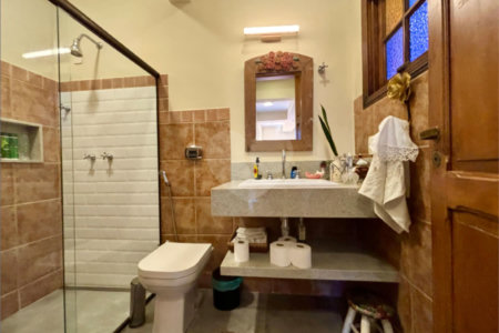 Casa à venda com 4 quartos, sendo 1 suíte, em Lagoa, Rio de Janeiro, RJ
