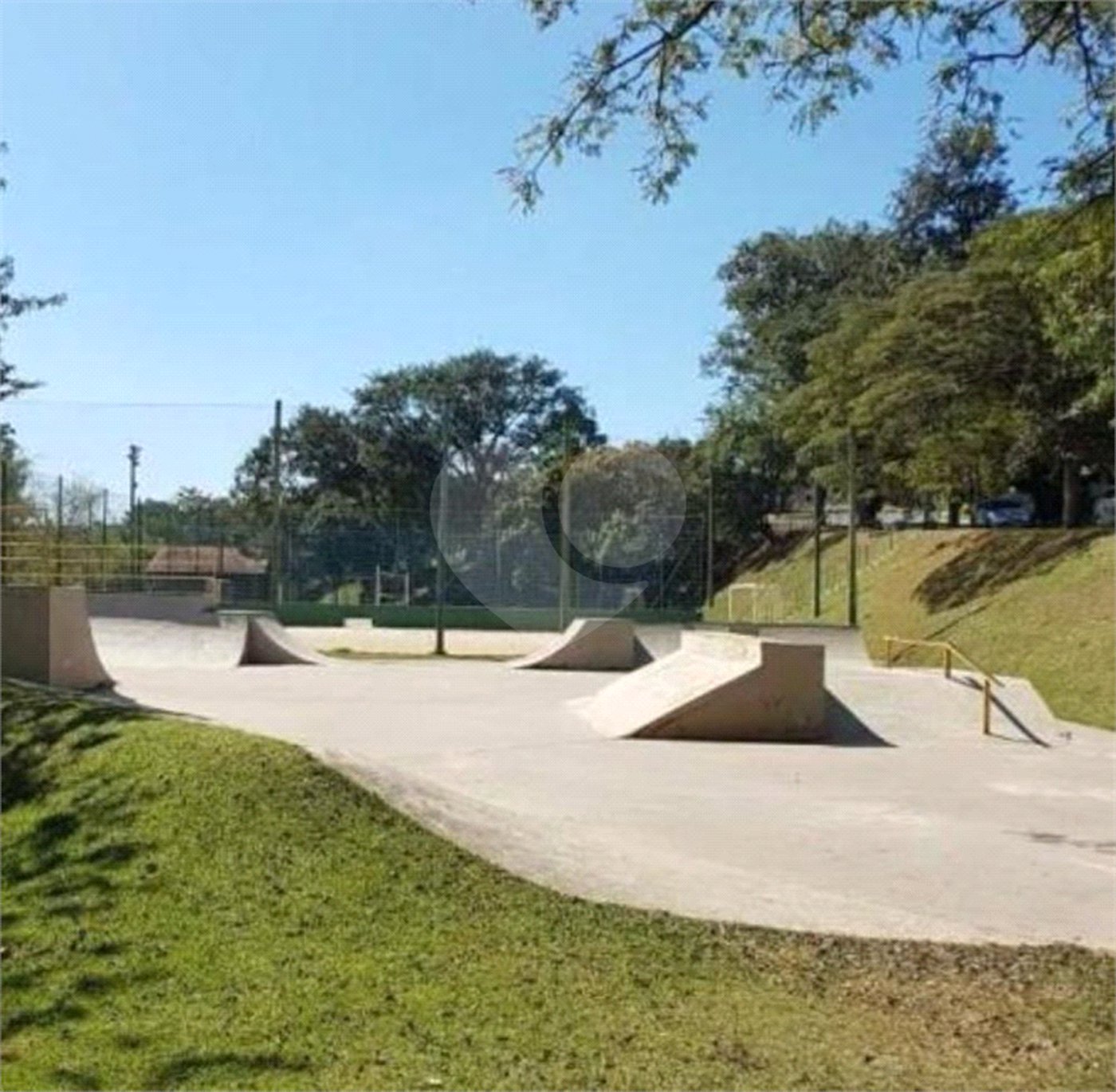 Casa à venda com 3 quartos, sendo 1 suíte, no condomínio Estância Marambaia, Vinhedo - SP