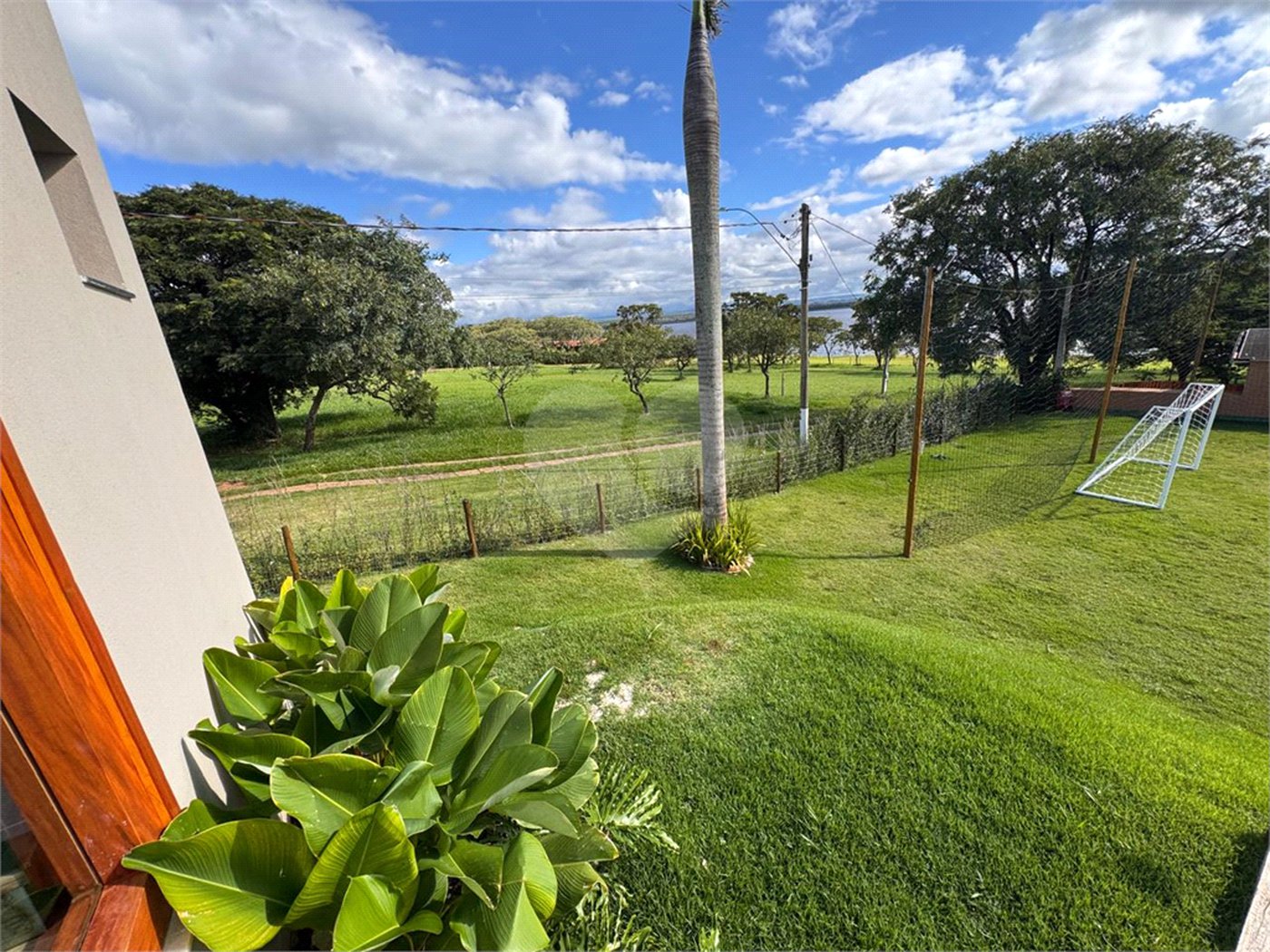 Casa à venda com 6 suítes no condomínio Vila Pinhal, Itirapina - SP