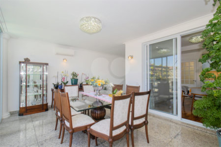 Casa à venda com 4 suítes no condomínio Conde D Eu, São Paulo - SP