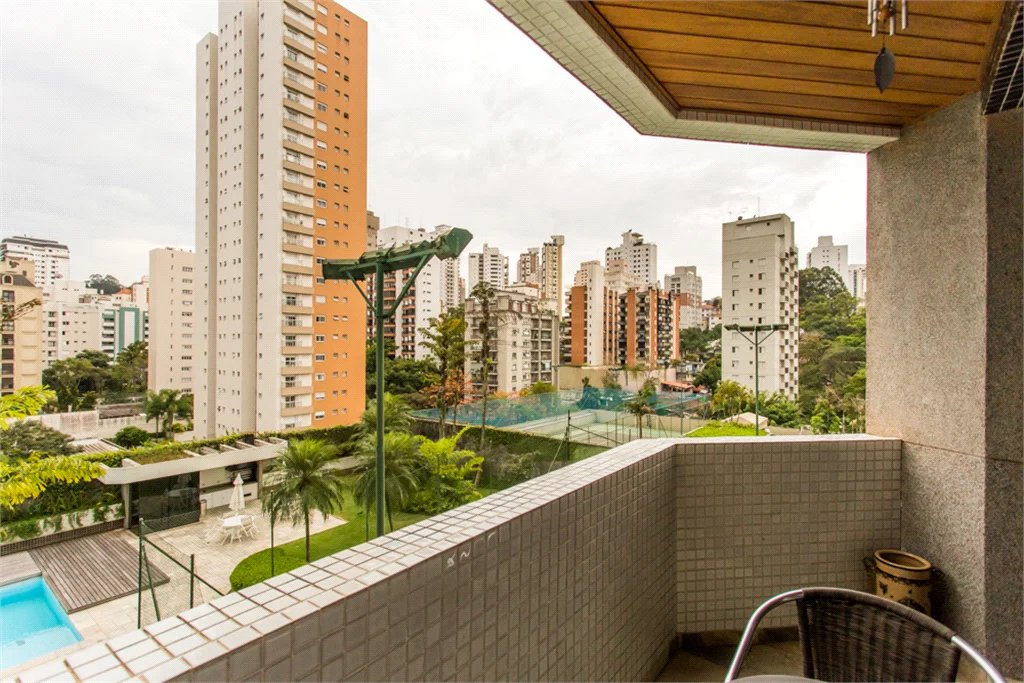 Apartamento à venda com 4 suítes em Real Parque, São Paulo, SP