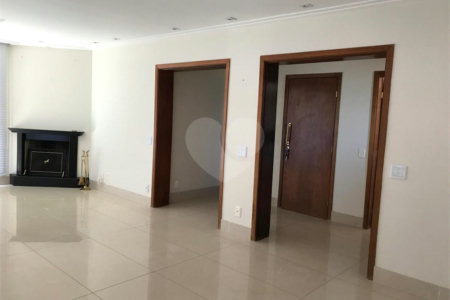Apartamento à venda com 3 quartos, sendo 1 suíte, em Vila Andrade, São Paulo, SP