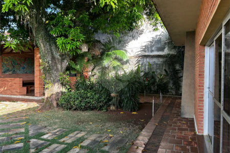 Casa à venda com 4 quartos, sendo 2 suítes, em Vila Aparecida, Itapetininga, SP