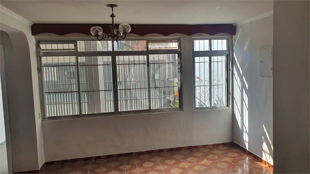 Sobrado à venda com 3 quartos em Vila Nilo, São Paulo, SP