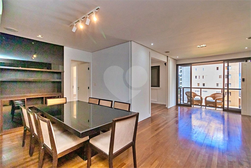 Apartamento à venda com 3 quartos, sendo 1 suíte, em Vila Olímpia, São Paulo, SP