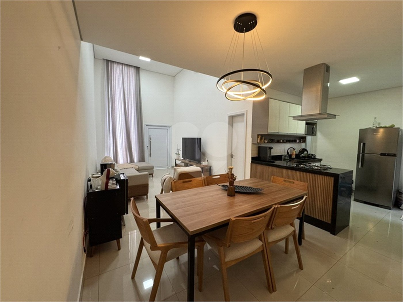 Casa à venda com 3 quartos, sendo 1 suíte, no condomínio Jardim Guarujá, Salto - SP