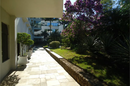 Apartamento à venda com 4 quartos, sendo 1 suíte,  em Vila Andrade, São Paulo, SP