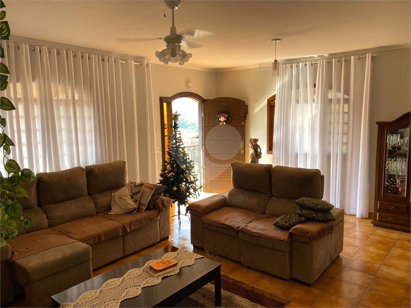 Casa à venda com 3 quartos, sendo 1 suíte, no Centro, Bom Jesus dos Perdões, SP