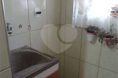 Apartamento no Condomínio Residencial Ipê I .