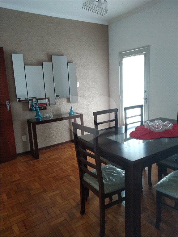 Casa Térrea com 3 dormitórios.
