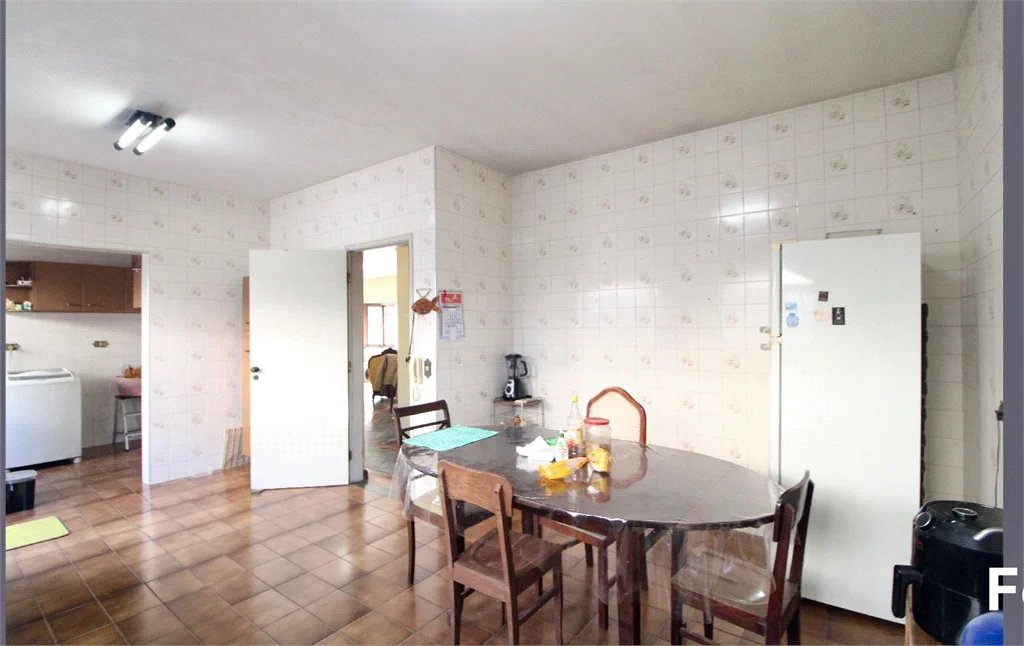 Casa à venda com 4 quartos, sendo 2 suítes, em Jardim Santa Helena, São Paulo, SP