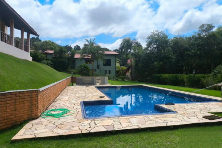 Casa à venda com 3 suítes no condomínio Granja Verediana, Ibiúna - SP