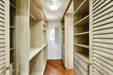 Casa à venda com 4 quartos, sendo 2 suítes,  no condomínio Granja Vianna II, Cotia - SP