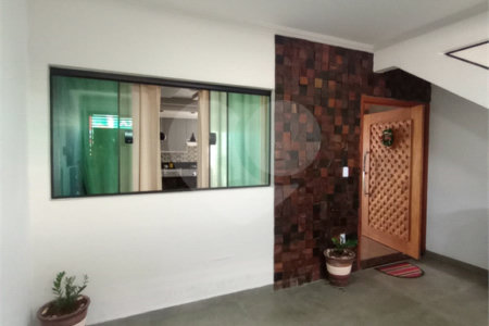Sobrado à venda com 2 quartos, sendo 1 suíte, em Vila Vendramini, Itapetininga, SP