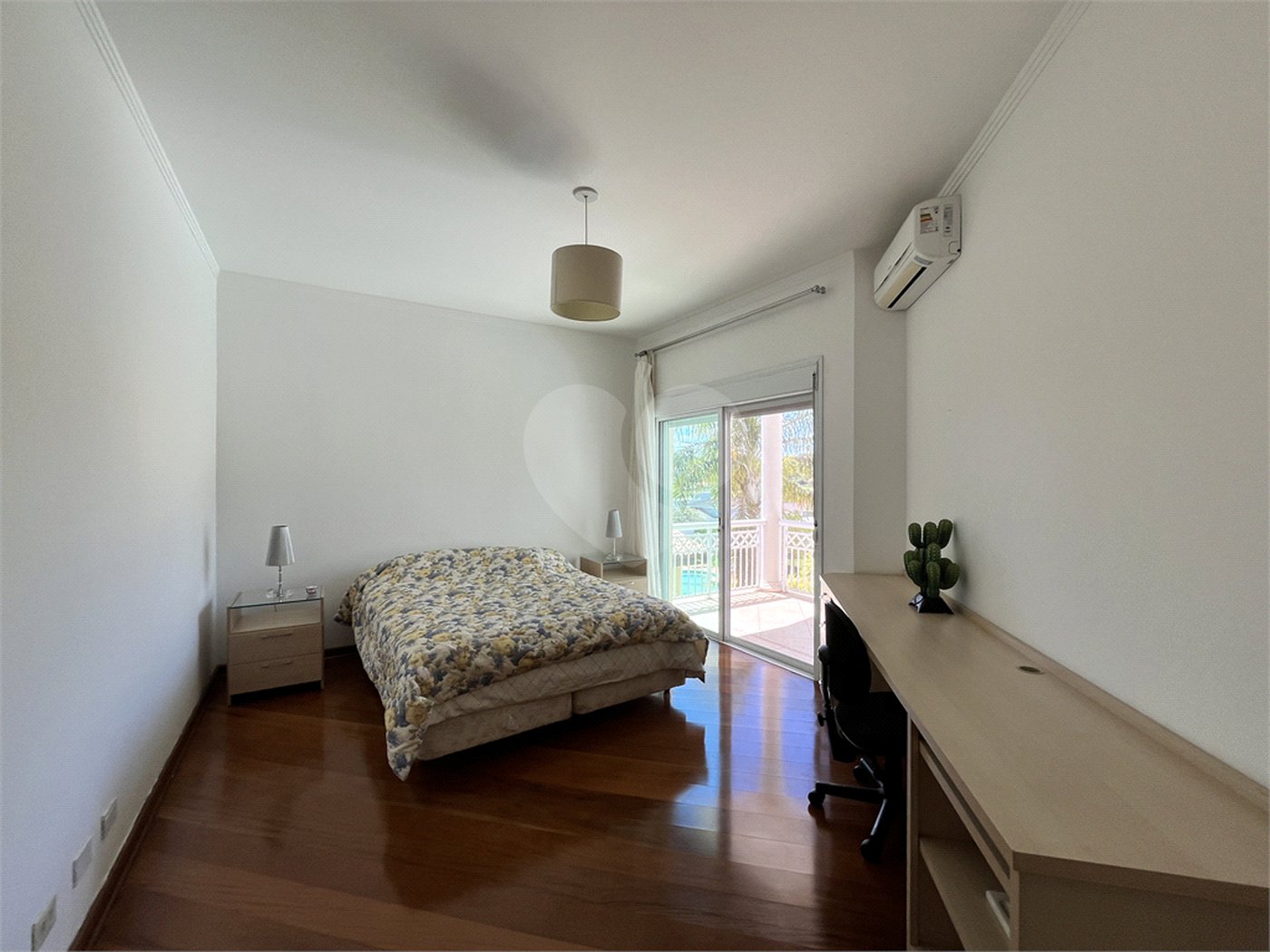 Casa à venda com 5 quartos, sendo 3 suítes,  no condomínio Village Saint Charbel, Araçoiaba da Serra - SP