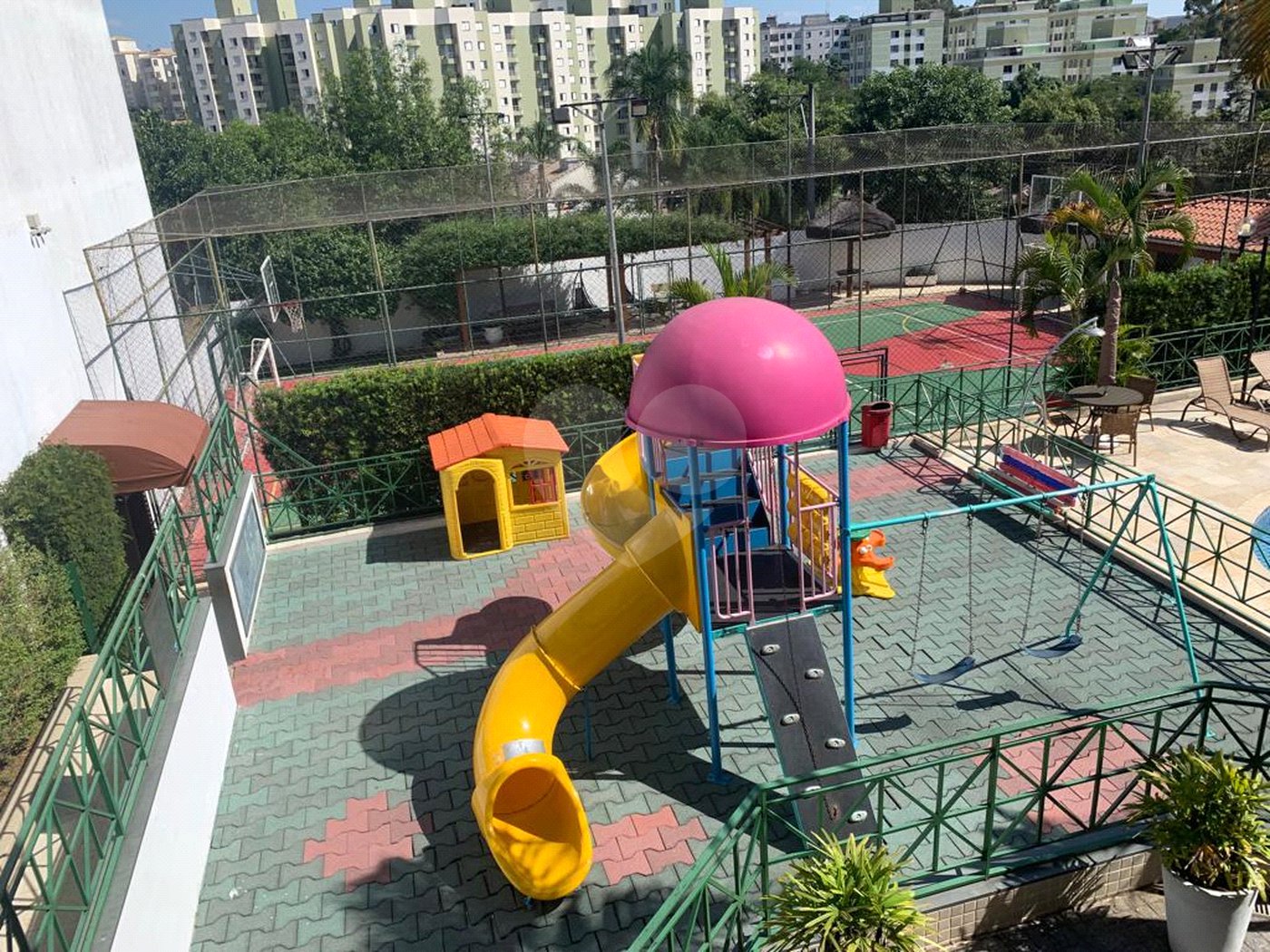 Casa à venda com 3 quartos, sendo 1 suíte, no condomínio Greenland, São Paulo - SP