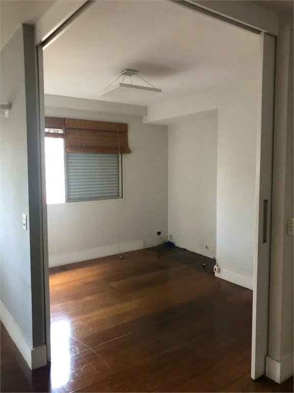 Sala à venda em Vila Suzana, São Paulo, SP