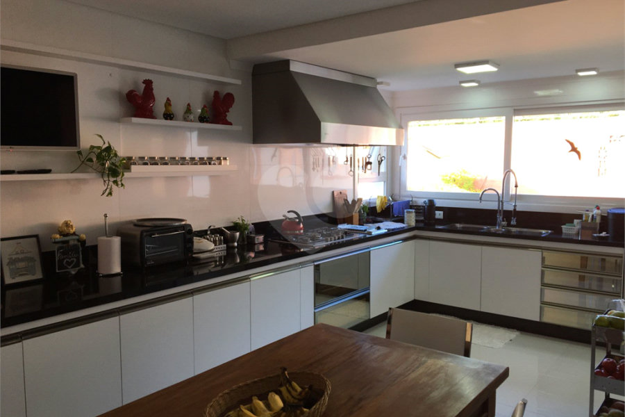 Casa à venda com 3 suítes no condomínio Suíça da Cantareira, Mairiporã - SP