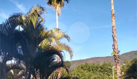 Casa à venda com 4 quartos, sendo 2 suítes, no condomínio Osato, Atibaia - SP
