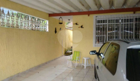 Casa à venda com 2 quartos, sendo 1 suíte,  em Solemar, Praia Grande, SP