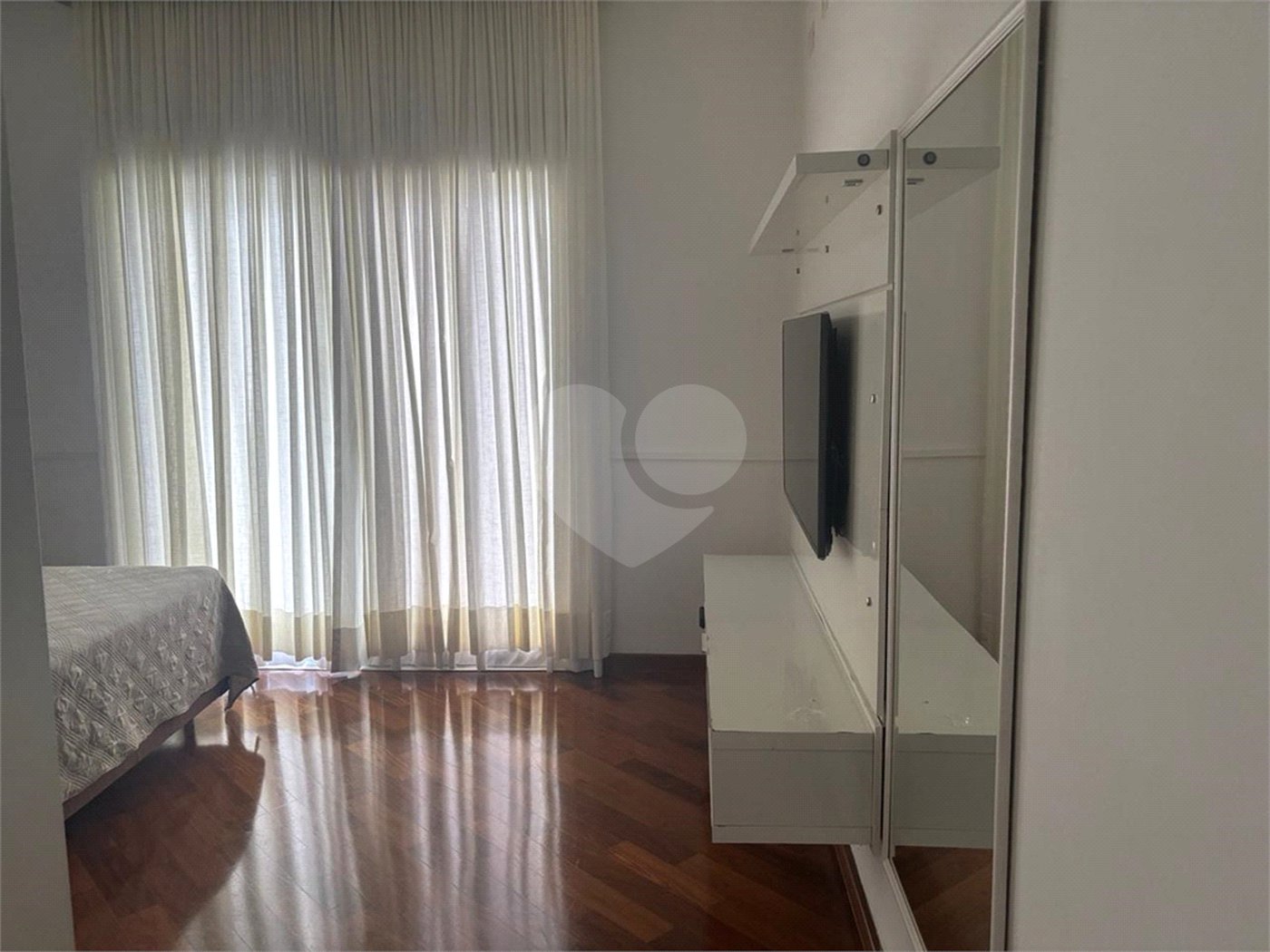 Casa à venda com 4 quartos, sendo 3 suítes, no condomínio Parque Itatiaia, Mairiporã - SP