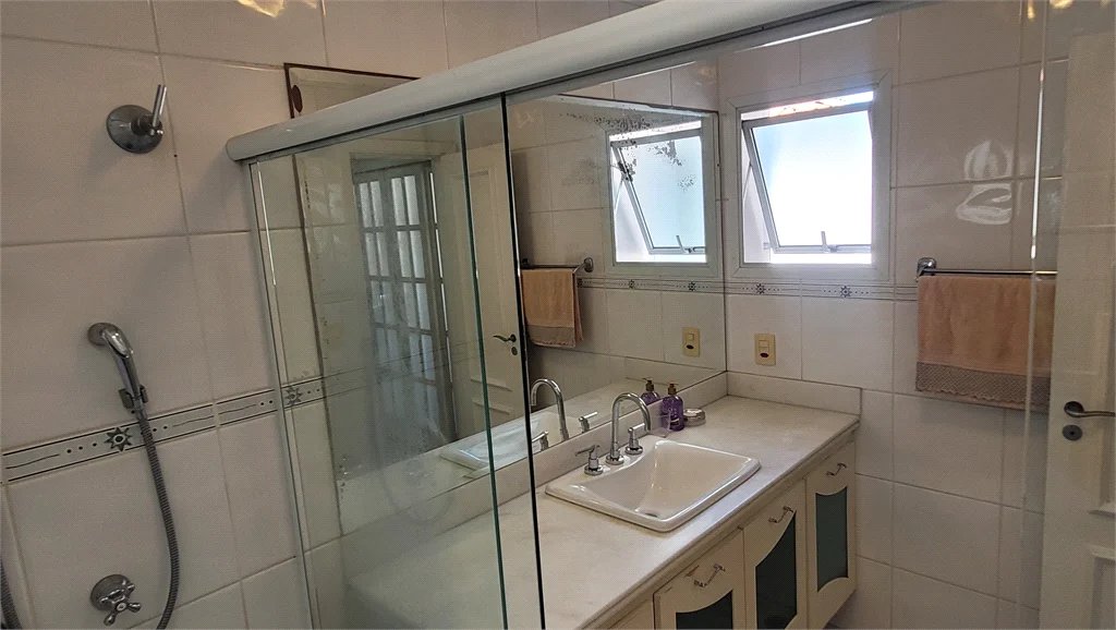 Sobrado à venda com 4 quartos, sendo 3 suítes, em Brooklin Paulista, São Paulo, SP