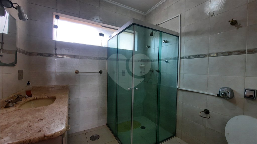 Sobrado à venda com 4 quartos, sendo 3 suítes,  em Interlagos, São Paulo, SP