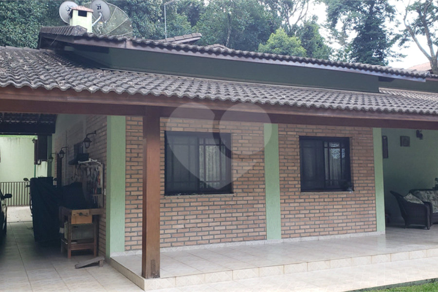 Casa à venda com 3 quartos, sendo 1 suíte, no condomínio Alpes da Cantareira, Mairiporã - SP
