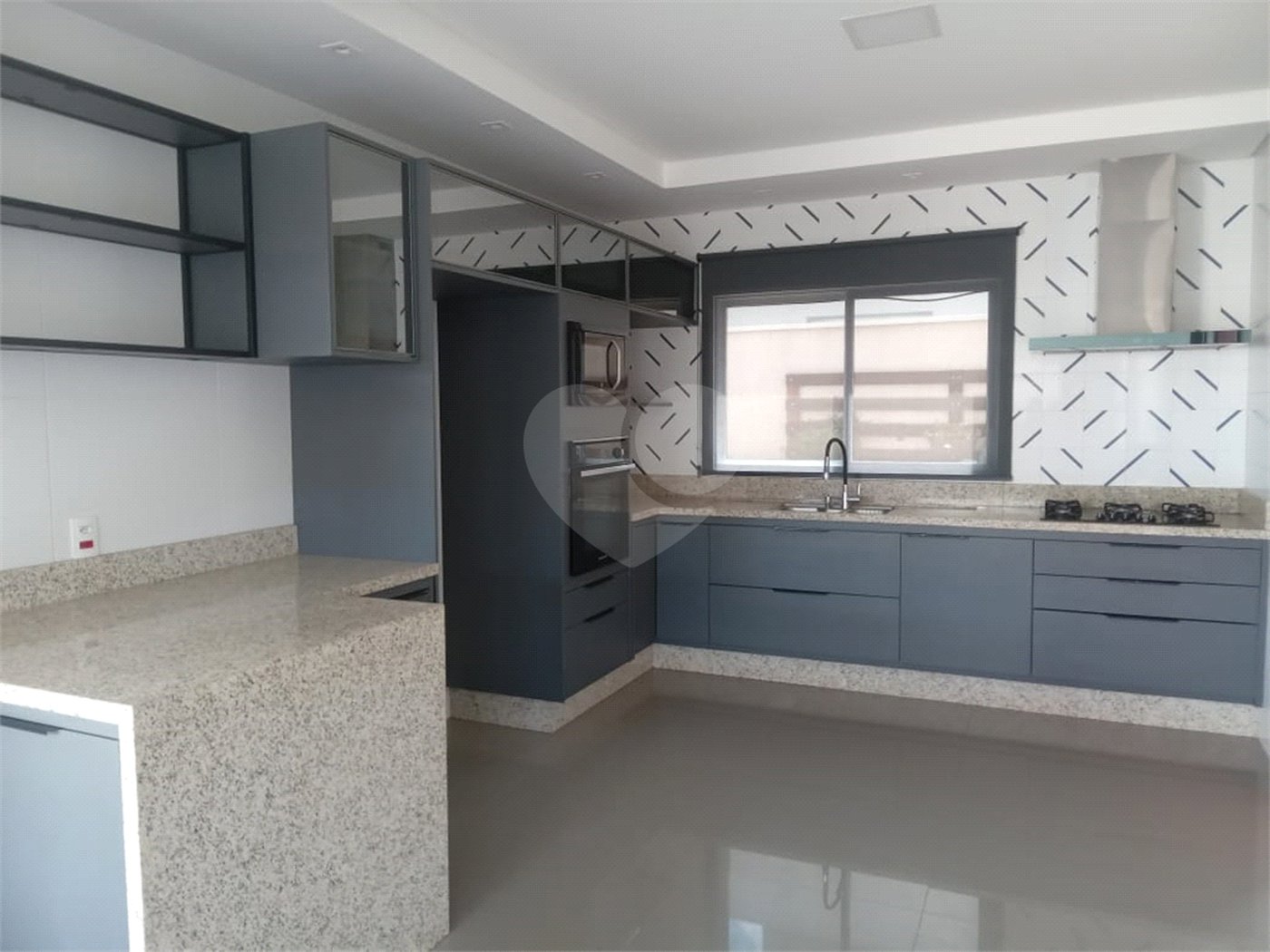 Casa à venda com 4 quartos, sendo 3 suítes,  no condomínio Residencial Montreal, São Carlos - SP