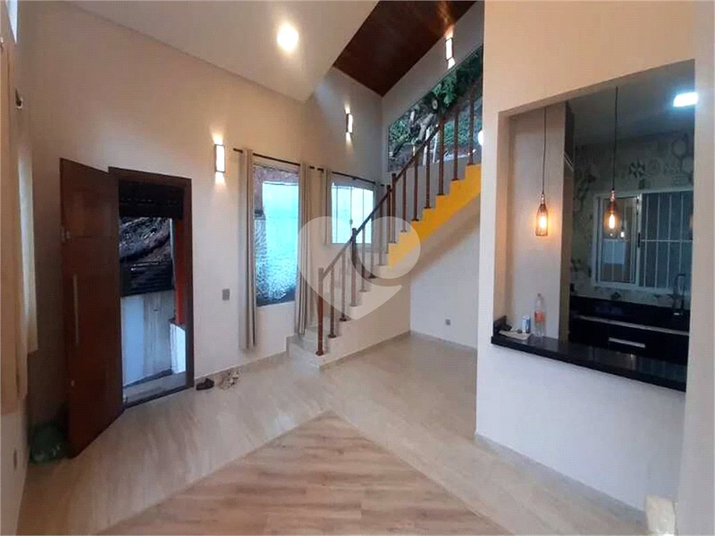 Casa à venda com 3 quartos, sendo 1 suíte, no condomínio Jardim da Montanha I, Mairiporã - SP