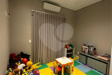 Casa à venda com 4 quartos, sendo 2 suítes, no condomínio Residencial Parque Esplanada, Votorantim - SP