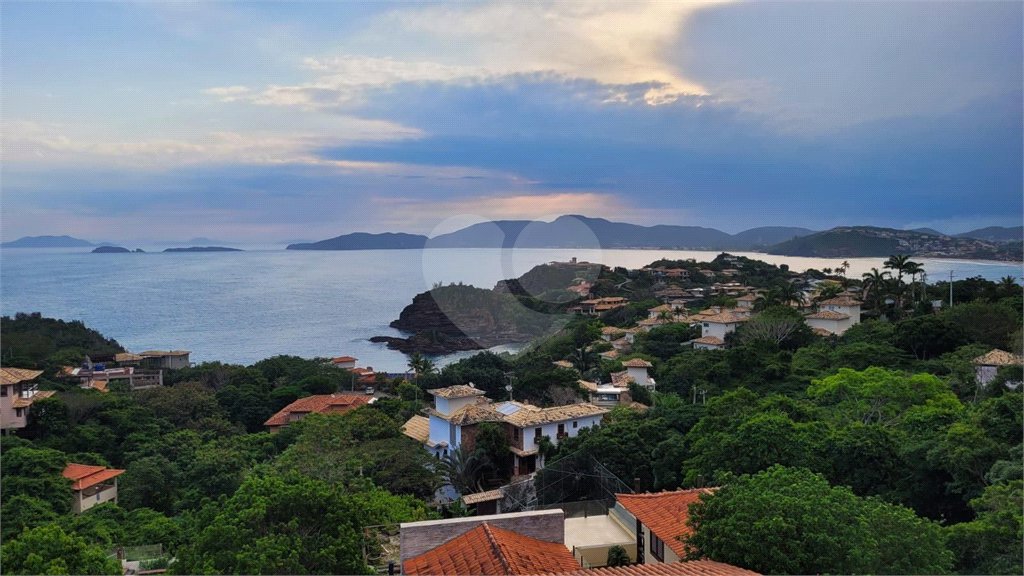 Casa à venda com 5 quartos, sendo 4 suítes,  em Albatroz, Armação dos Búzios, RJ