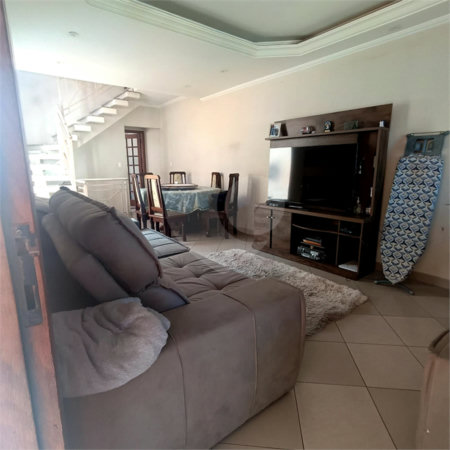 Sobrado à venda com 3 suítes em Vila Nivi, São Paulo, SP