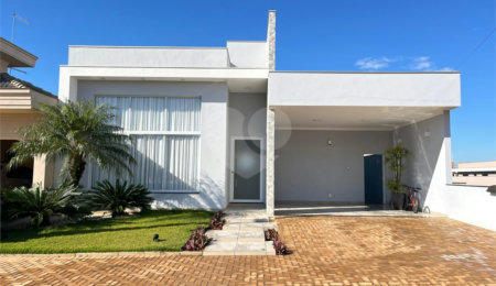 Casa à venda com 3 quartos, sendo 1 suíte, no condomínio Residencial Golden Ville, Itapetininga - SP