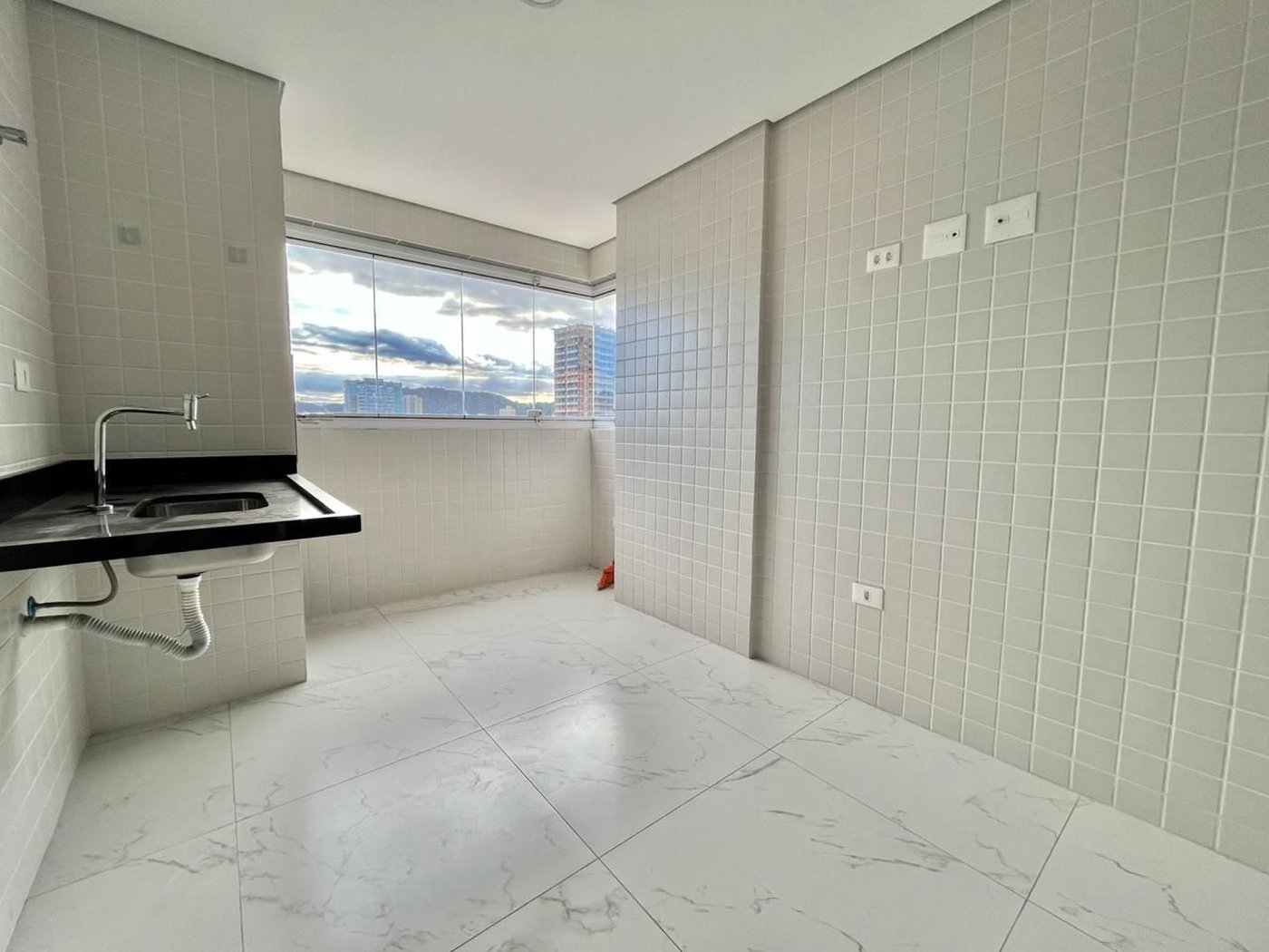 Apartamento com 2 dormitórios para alugar, 70 m² por R$ 5.900,00/mês - Boqueirão - Santos/SP