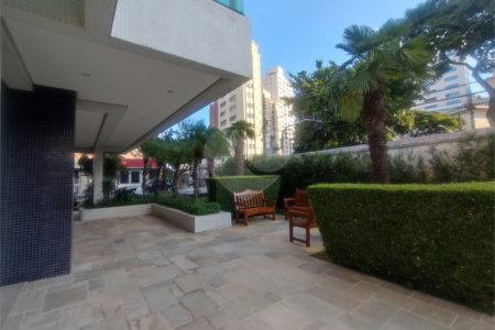 Apartamento à venda com 4 quartos, sendo 3 suítes, em Aclimação, São Paulo, SP