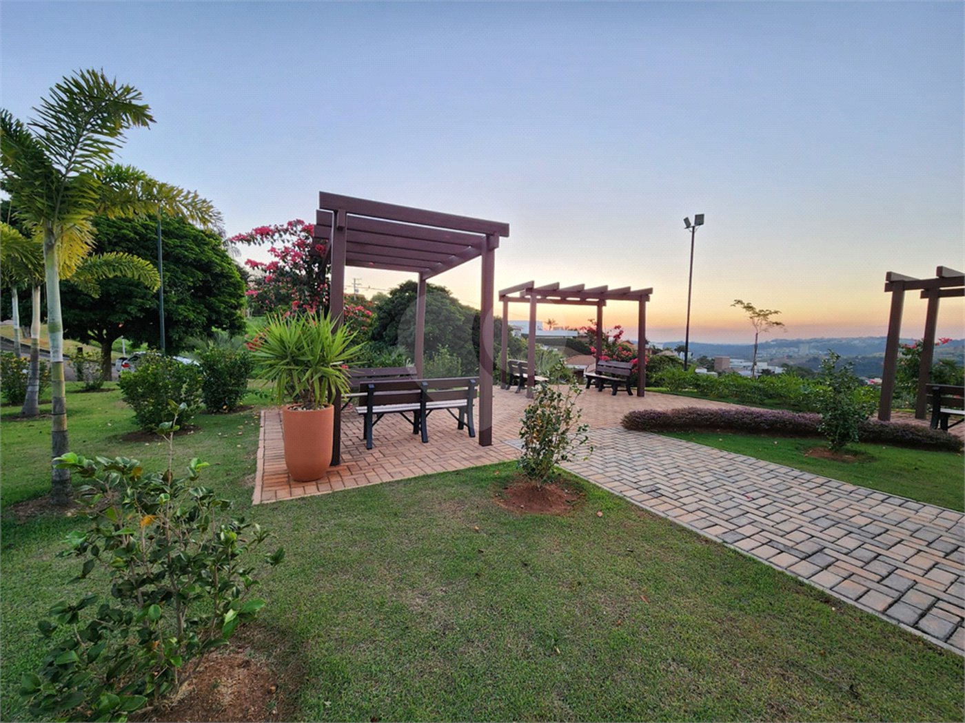 Terreno à venda no condomínio Jardim Primavera, Louveira - SP