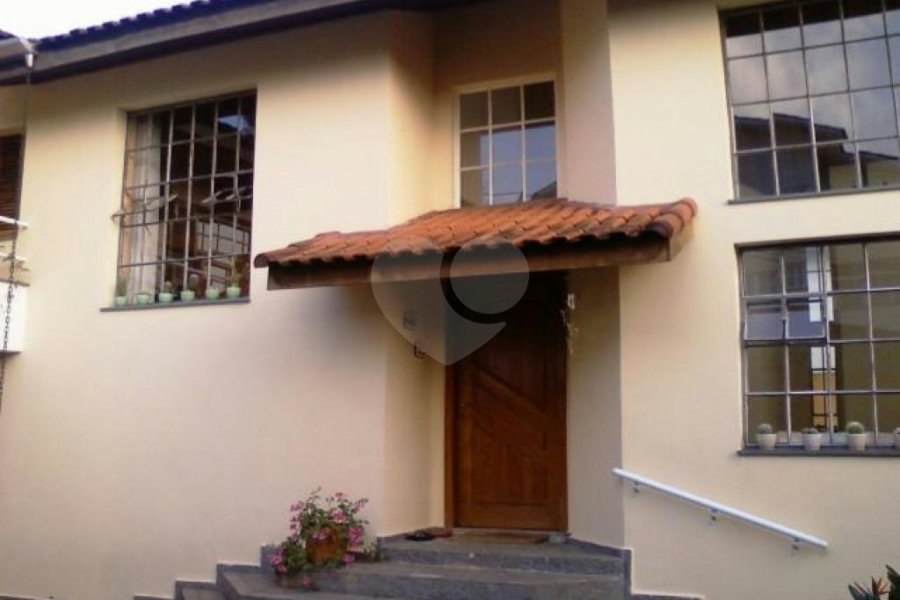 Sobrado à venda com 4 quartos, sendo 2 suítes, em Jardim Virginia Bianca, São Paulo, SP