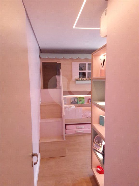 Apartamento à venda com 4 quartos, sendo 2 suítes,  em Vila Anastácio, São Paulo, SP