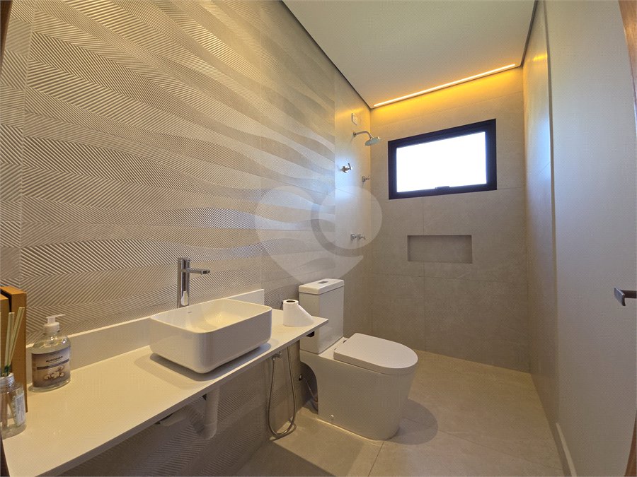 Casa à venda com 4 quartos, sendo 3 suítes, no condomínio Village Ipanema 2, Araçoiaba da Serra - SP